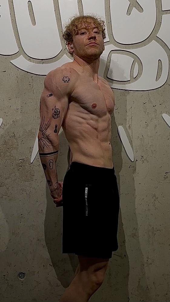 Samu, Coach von ftmbodybuilding, im Gym